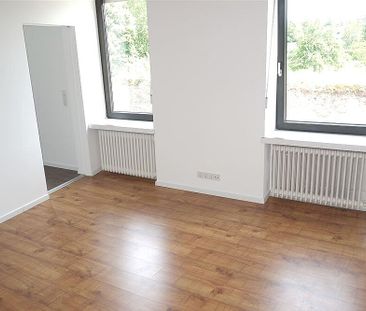 Helle 3-Zimmer-Altbauwohnung mit hoher Deckenhöhe in zentraler Lage... - Photo 2