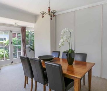 Charming Fendalton 3BR Home w/Courtyard - Photo 4