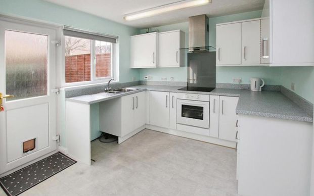 If you are a couple or a small family looking for a two-bedroom house to rent in the Emersons Green area, with a garden and allocated parking, then this could be the property for you. Please contact us for more information… - Photo 1