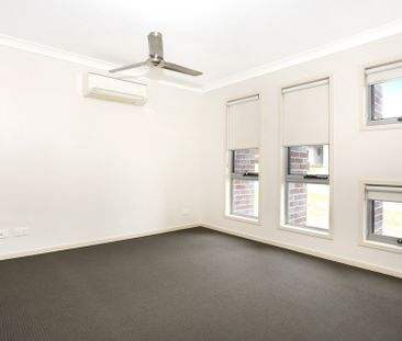 MODERN 4 BEDROOM FAMILY HOME - Photo 2