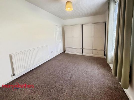 3 bedroom end of terrace house to rent - Photo 1