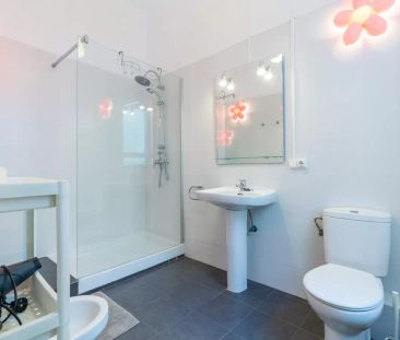 Well-furnished room in 5-bedroom apartment in Extramurs - Foto 6