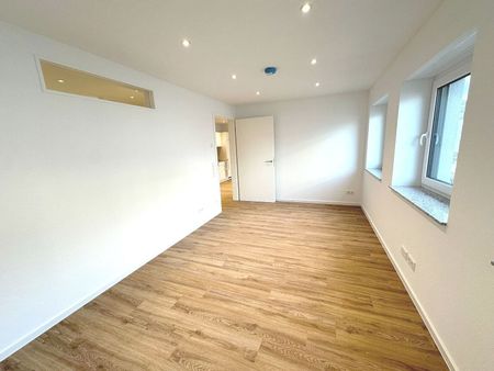 Erstbezug nach Kernsanierung- ideale 2er WG Wohnung mit Einbauküche zentral am Bahnhof. - Photo 4