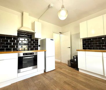 2 bedroom Maisonette in Alpine Street, Berkshire - Photo 4