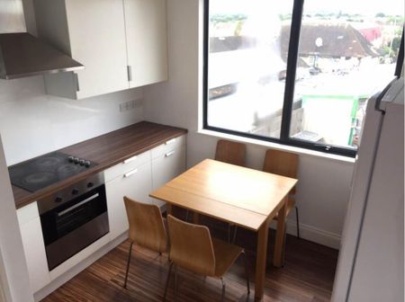 2 bedroom flat to rent - Photo 3