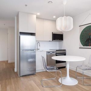 ✨ Loft meublé à louer – Bishop Embassy (Centre-ville de MTL) ✨ - Photo 2