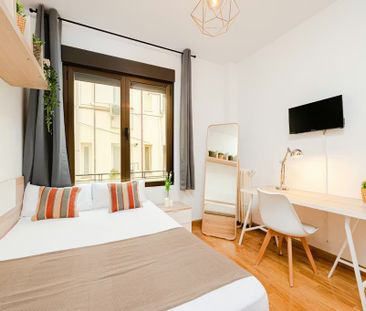 Calle de O'Donnell, Madrid, Community of Madrid 28009 - Photo 3