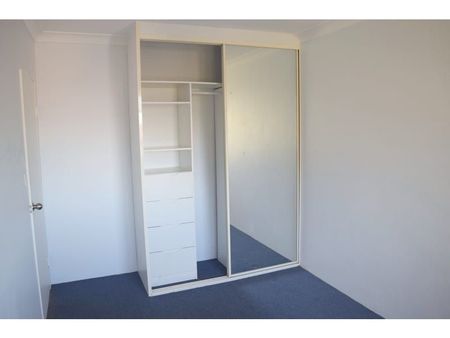 Top-Floor One-Bedroom in the Heart of Enmore - Photo 4