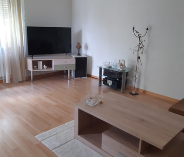 Zentral gelegene 4-Zimmerwohnung in Schmitten - Photo 1