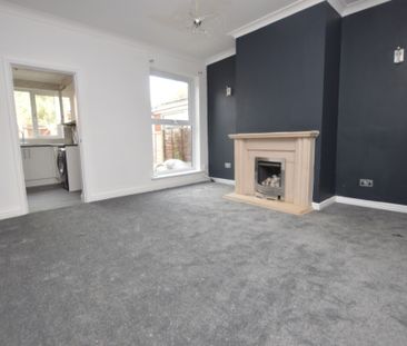 3 Bedroom Terraced House - Photo 2