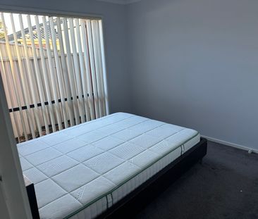 Cranbourne East - Photo 5