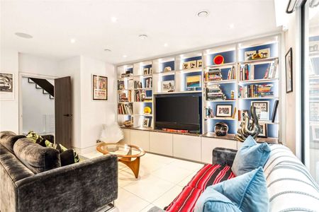 A fabulous three bedroom house with private parking available to rent in Hyde park - Photo 5