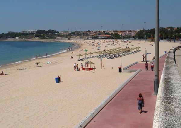 Moradia isolada T4+1 para arrendamento no Alto da Barra em Oeiras