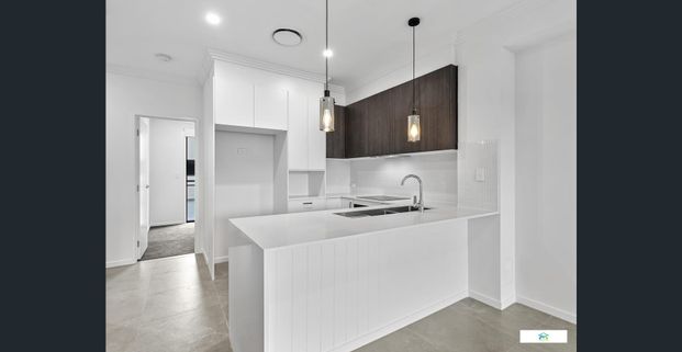 Three Bedroom Townhome, DUCTED A/C, RESORT-POOL - Photo 1