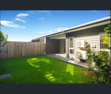 Family townhouse with loads of storage - Photo 2