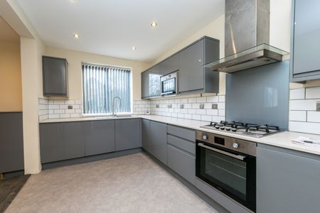 SPRINGBANK CRESCENT GILDERSOME LEEDS LS27 7DN - Photo 5