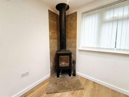 3 bedroom detached house to rent - Photo 4