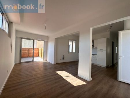 Location Appartement 4 pièces 67m² SETE 34200 - Photo 3