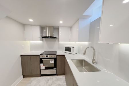 For Lease - 7 Russell wice Avenue Unit# Main+basement, Richmond Hill, Ontario - Photo 2