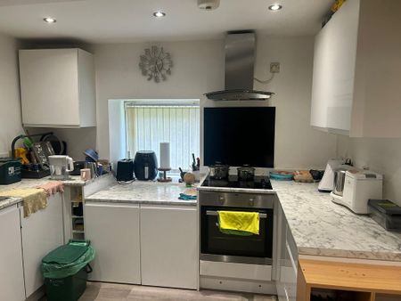 2 bedroom terraced house to rent - Photo 4