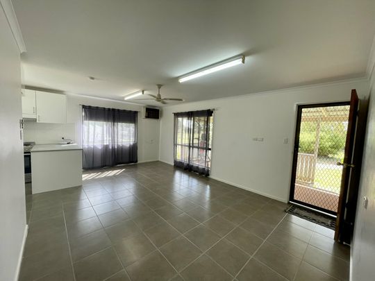 Two Bedroom Cottage Close to CBD - Photo 1