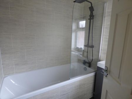 2 bedroom semi-detached house to rent - Photo 3