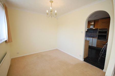 3 bedroom detached house to rent - Photo 3