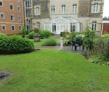 1 bedroom retirement property to rent - Photo 2