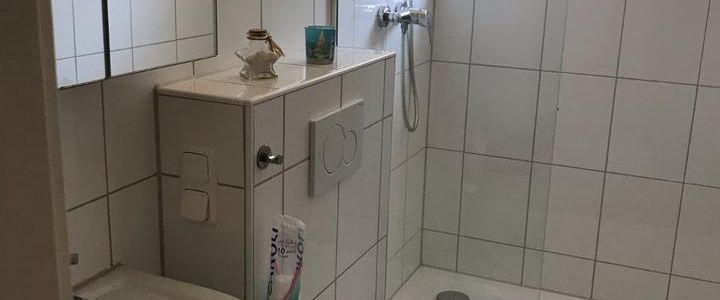 kleine 2 Zimmer-Wohnung in Bahnhof-Nähe, Balkon, Duschbad, Erdg. - Photo 1