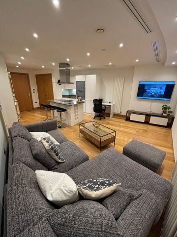 2 Bed Flat, Arena Tower, E14 - Photo 2