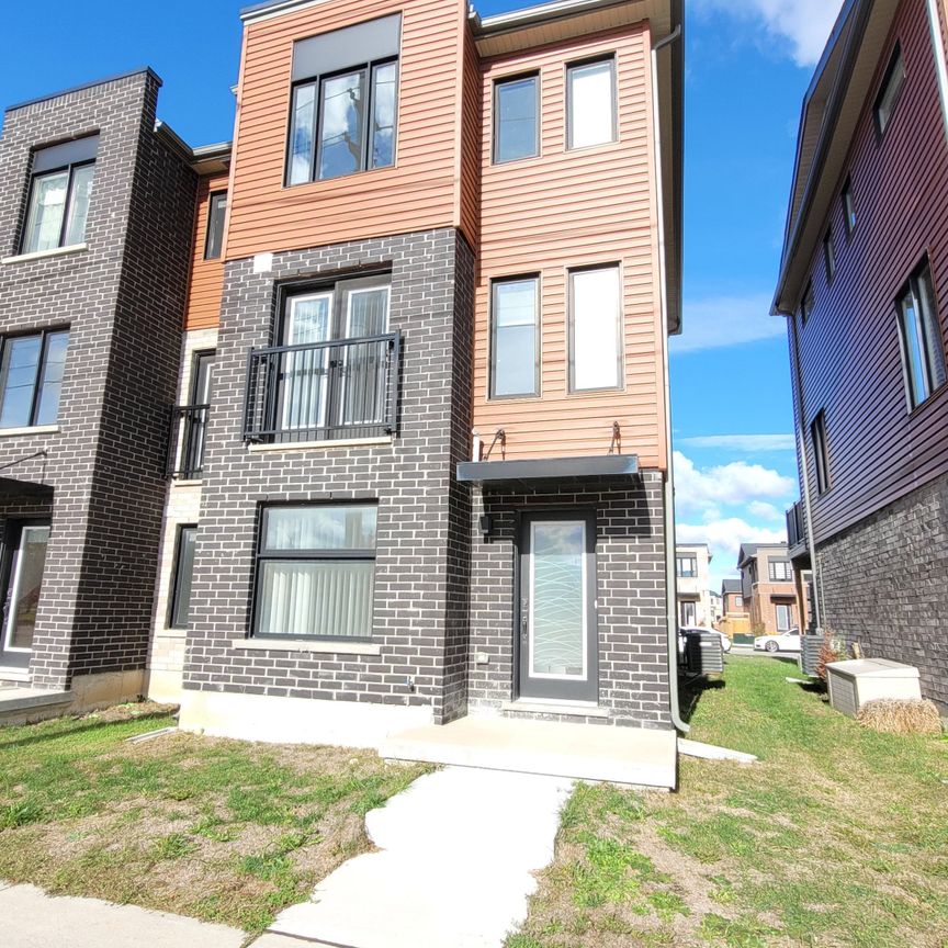 For Lease - 31 FAIRLANE Avenue, Barrie, Ontario - Photo 1