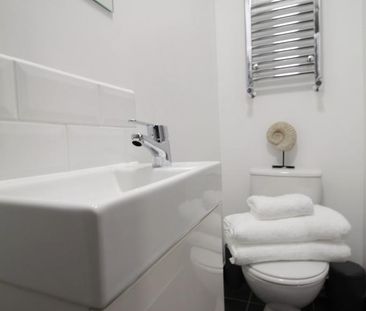 1 bedroom in a house share to rent - Photo 2