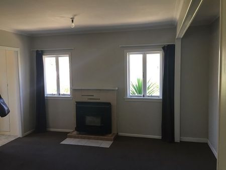 Tidy 3 bedroom, 1 bathroom home - Photo 3