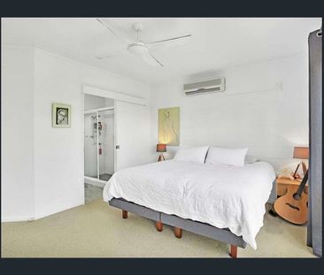 Solid Three Bedroom Home - Photo 1