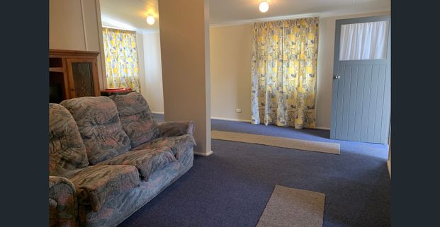 Generously Sized 1 Bedroom Unit - 12 Month Lease - Photo 1