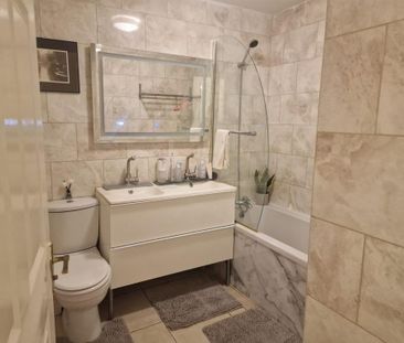 1 bedroom in a flat share to rent - Photo 5