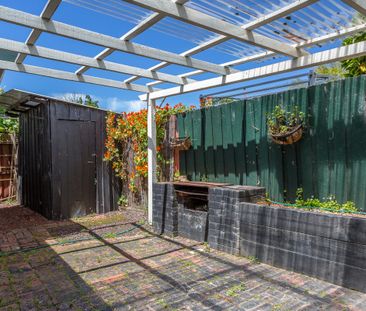 Family home with character and charm - Photo 4