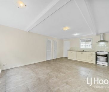 Conveniently Located Villa - Photo 3