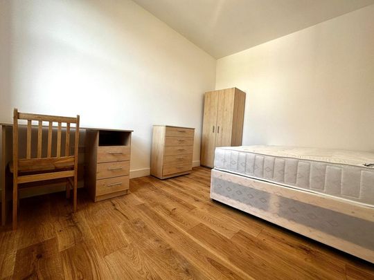 1 bedroom in a flat share to rent - Photo 1