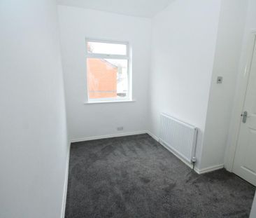 2 bedroom end of terrace house to rent - Photo 1