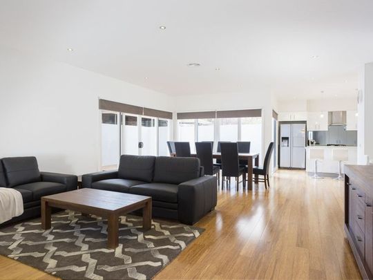 FULLY FURNISHED - CONTACT AGENT FOR AVAILABILITY - Photo 1