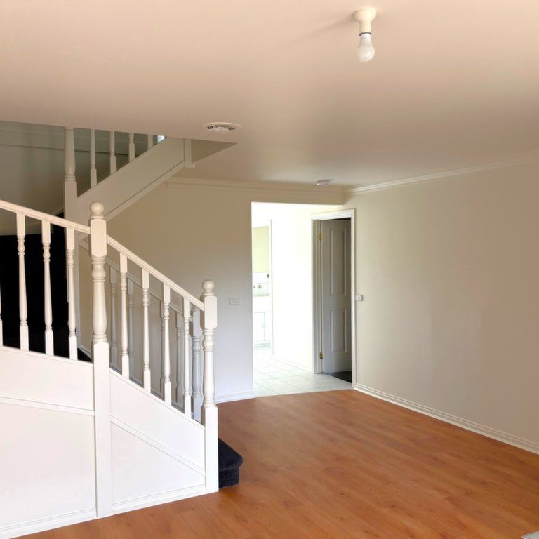 Spacious Townhouse / Freshly Painted - Photo 1