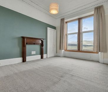 3 bedroom flat to rent - Photo 4