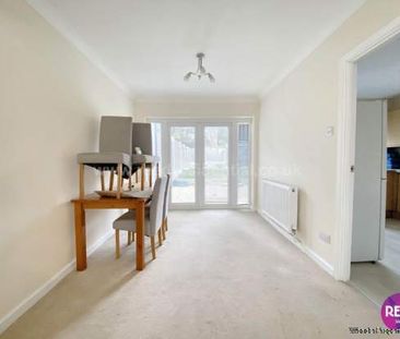 3 bedroom property to rent in Leigh On Sea - Photo 6