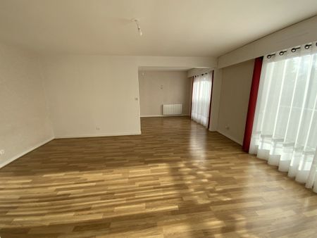 Location Appartement 5 pièces 103m² EVREUX 27000 - Photo 2