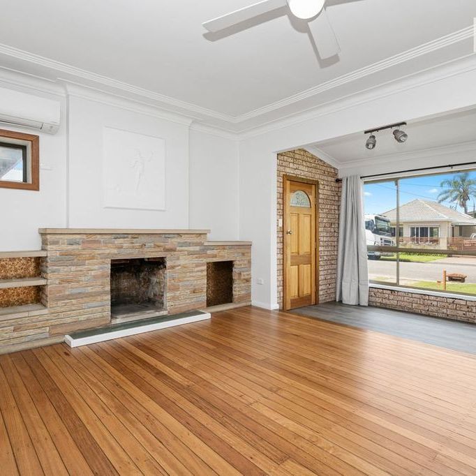 7 Tirriki Street, Blacksmiths NSW 2281 - House For Rent | Domain - Photo 1