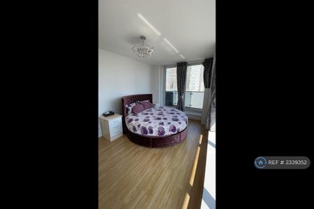 3 bedroom flat to rent - Photo 3