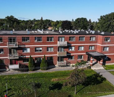 1080 Boulevard de Montarville, Boucherville, QC - Photo 2