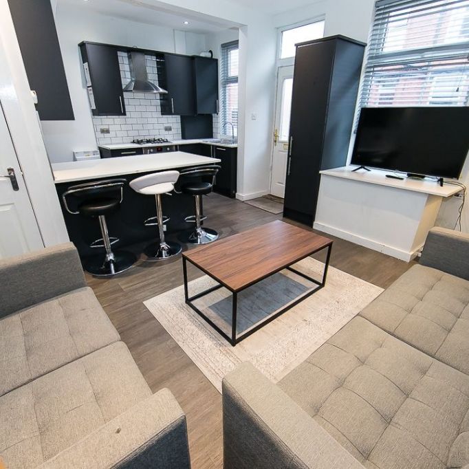 Harold Mount, Hyde Park, Leeds - Photo 1