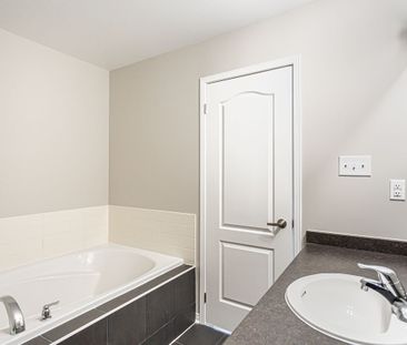 For Lease - 2171 Fiddlers Way Unit# 43, Oakville, Ontario - Photo 5